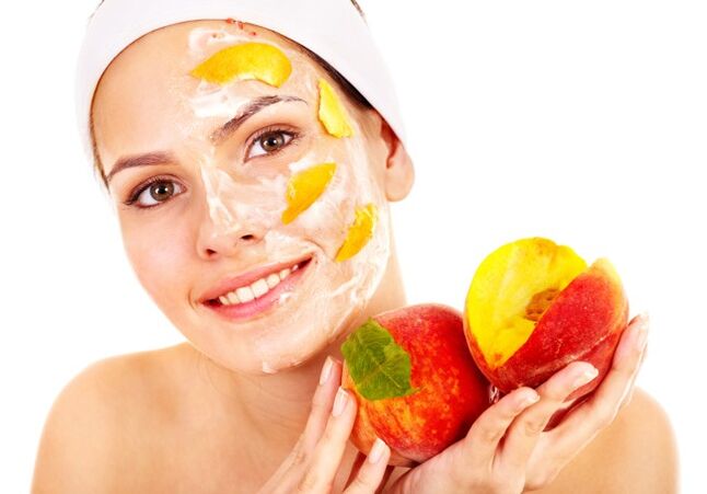 A máscara de froitas é unha boa forma de iluminar, nutrir e rejuvenescer a pel do rostro. 